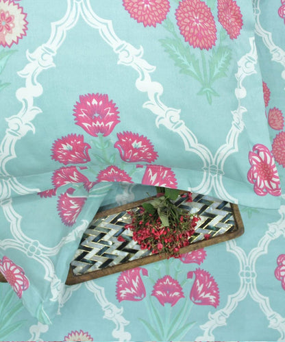 Floral King Size Bedsheet With 2 Pillow Covers