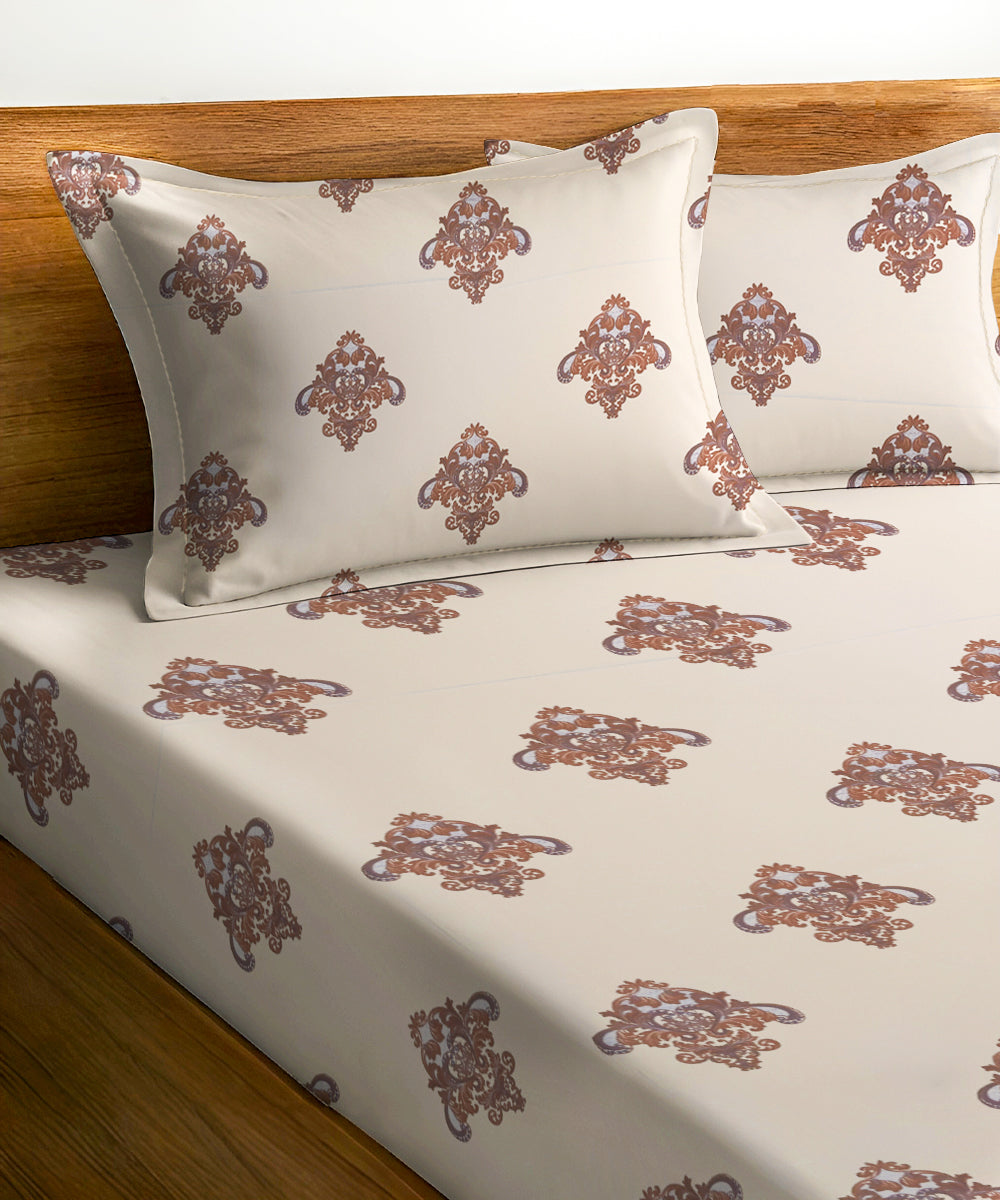 Ivory Royal Charm Bedsheet With Pillow Covers