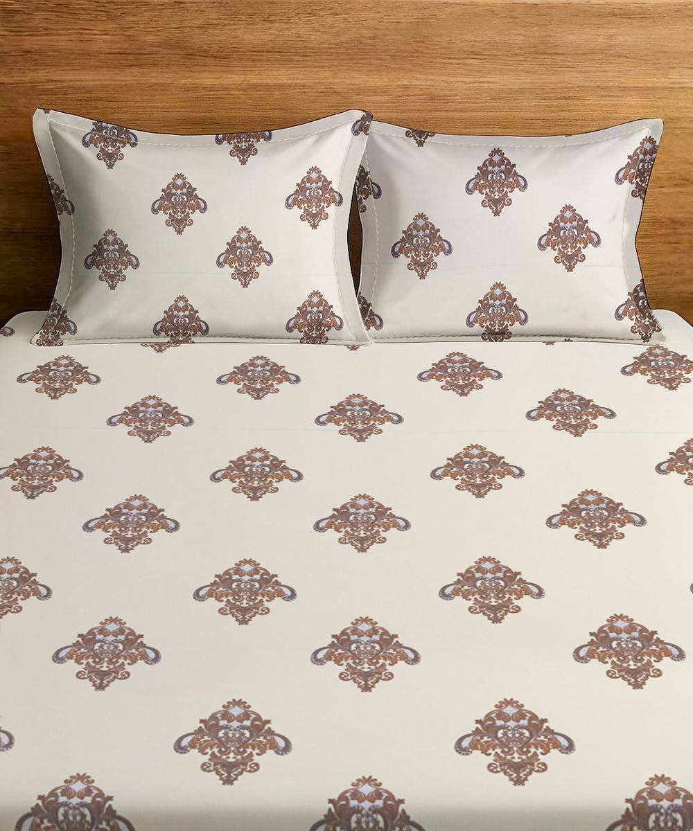 Ivory Royal Charm Bedsheet With Pillow Covers