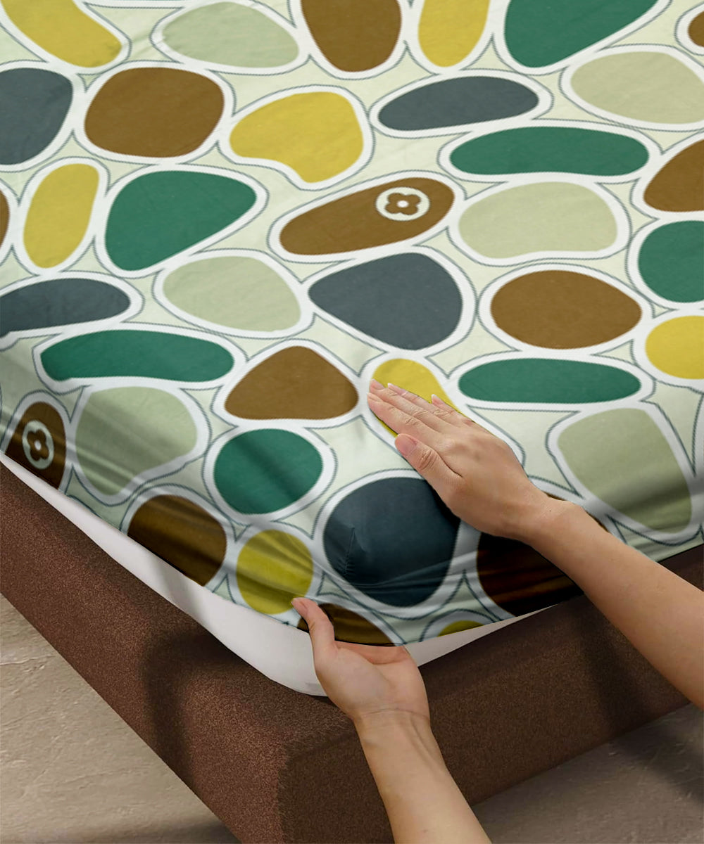 Nature's Canvas Queen Fitted Bedsheet With 2 Pillow Covers