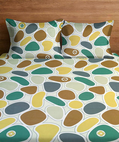 Nature's Canvas King Fitted Bedsheet With 2 Pillow Covers