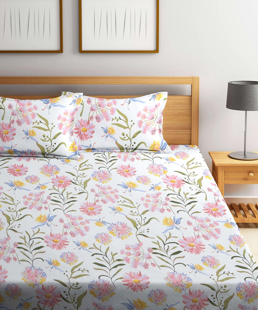 White Floral King Size Bedsheet With 2 Pillow Covers