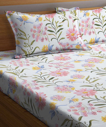 White Floral King Size Bedsheet With 2 Pillow Covers