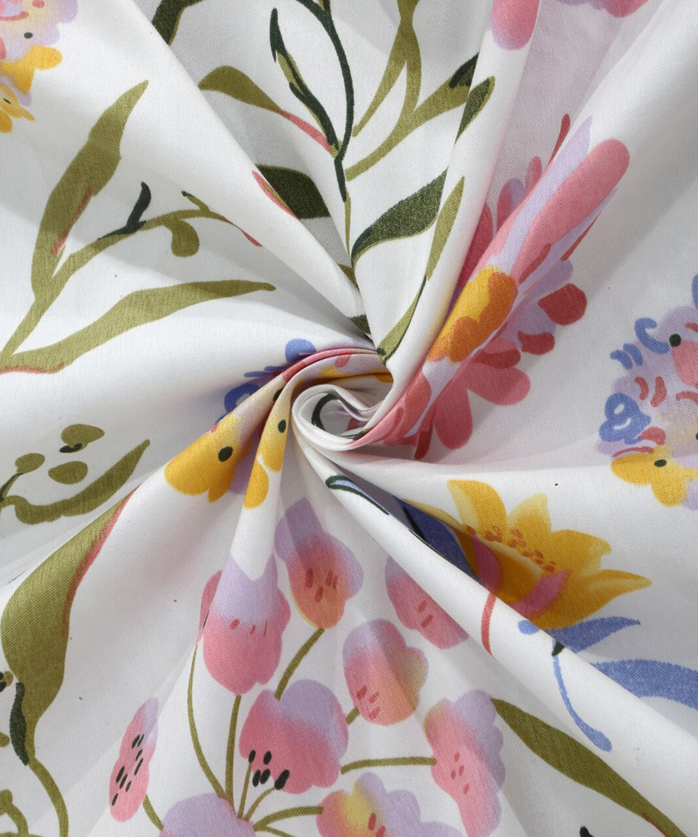 White Floral King Size Bedsheet With 2 Pillow Covers