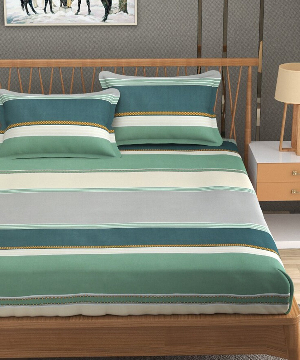 Lines Double Bedsheet With 2 Pillow Covers
