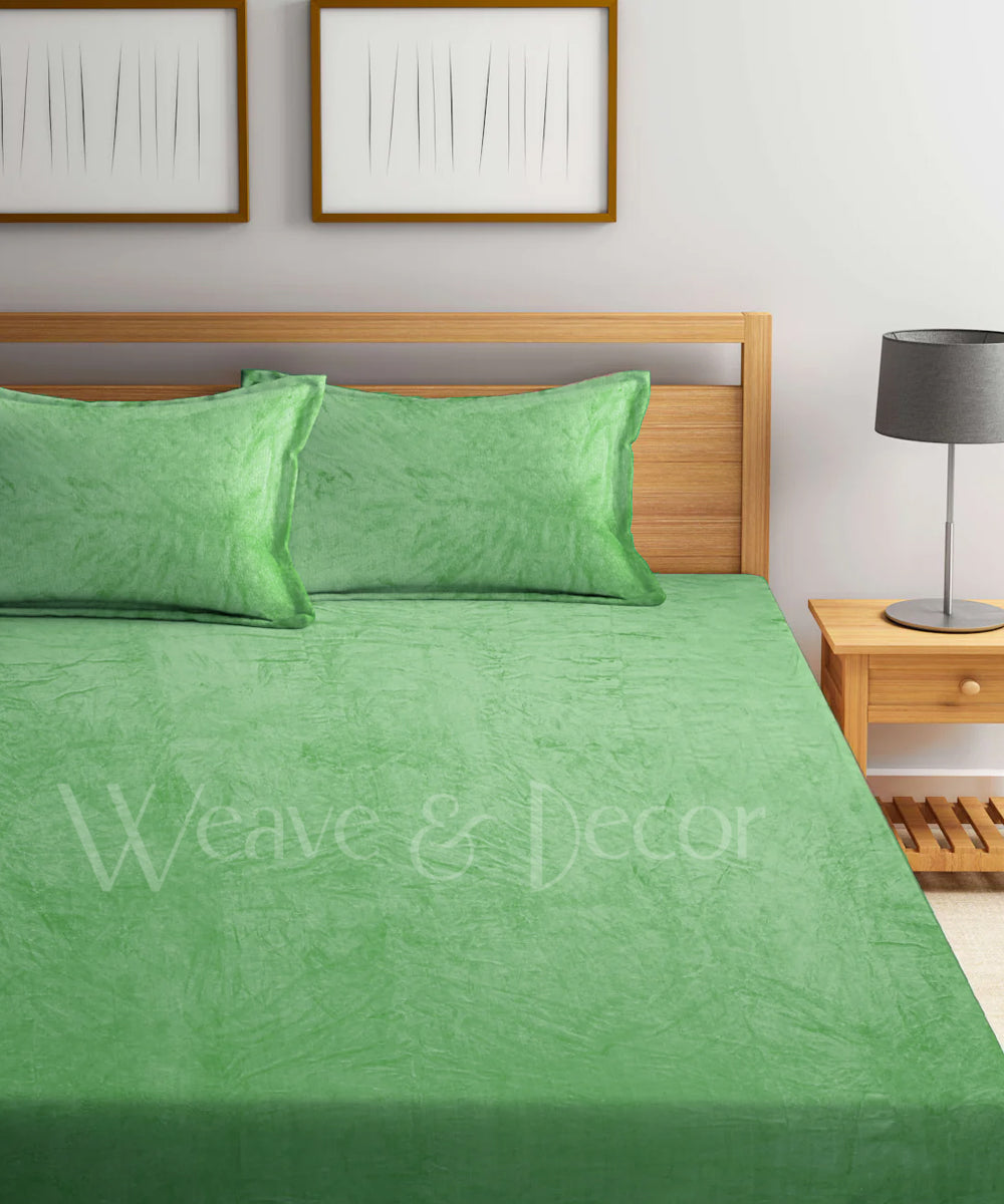 Green Warm Solid Flannel Double Bedsheet with 2 Pillow Cover