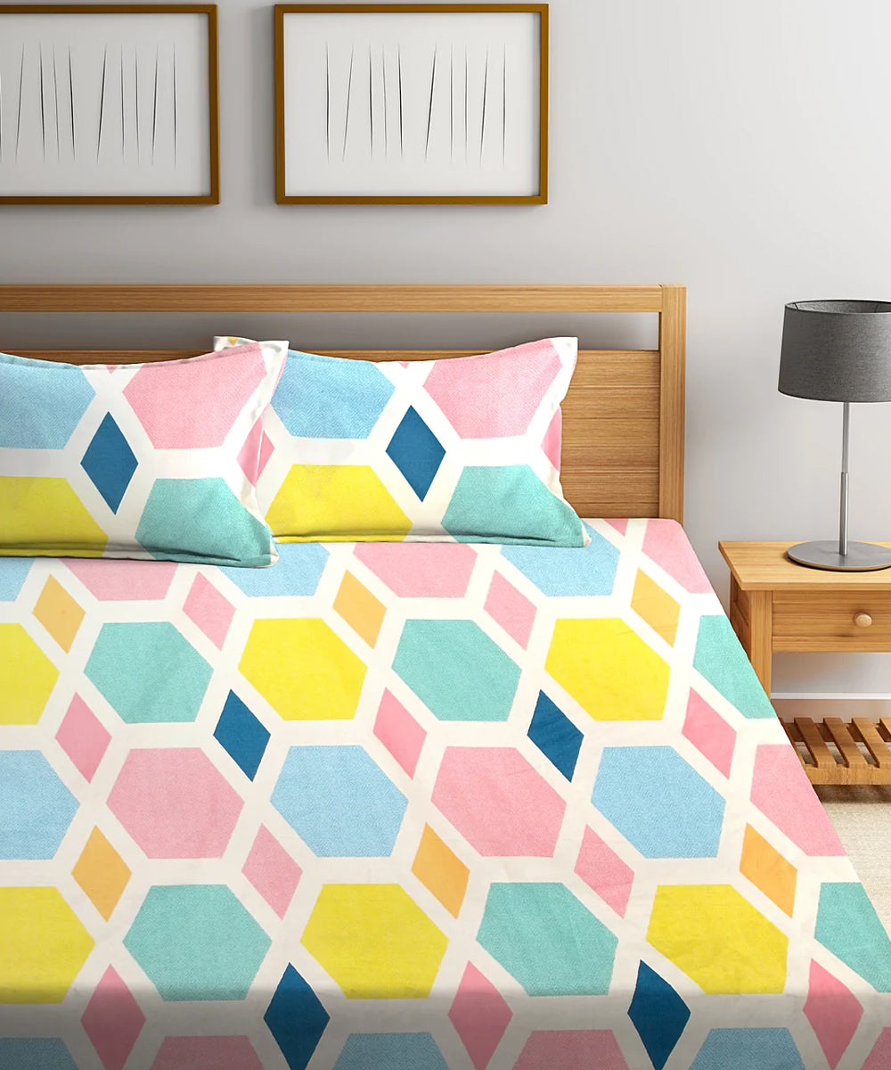 Hexa Geometric King Fitted Bedsheet With 2 Pillow Covers