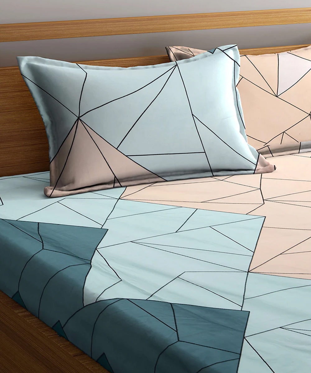 Multi Color Geometric Super King Fitted Bedsheet with 2 Pillow Covers