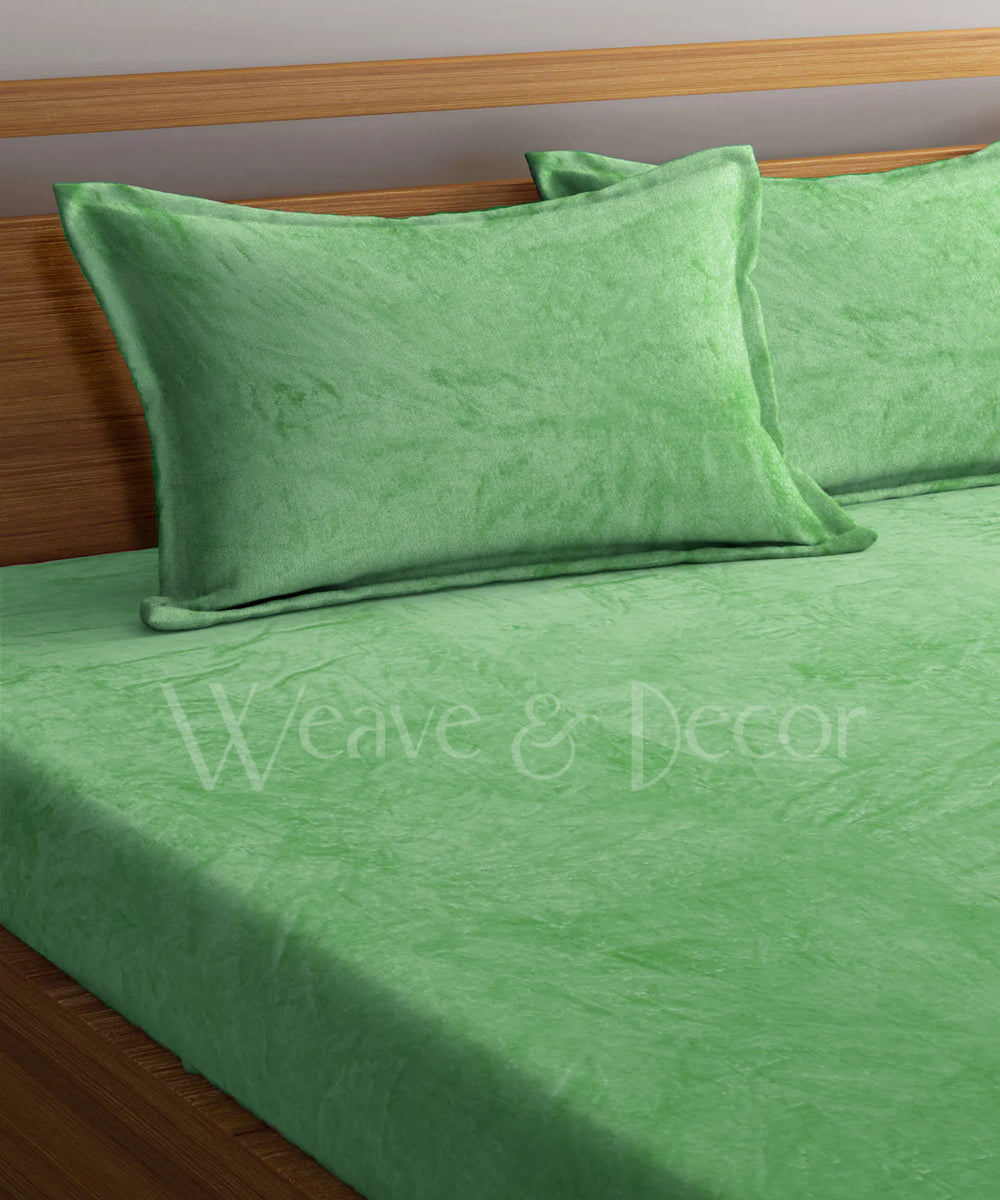 Green Warm Solid Flannel Double Bedsheet with 2 Pillow Cover