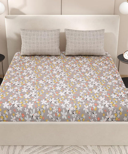 Pretty Flowers King Size Bedsheet with 2 Pillow Covers