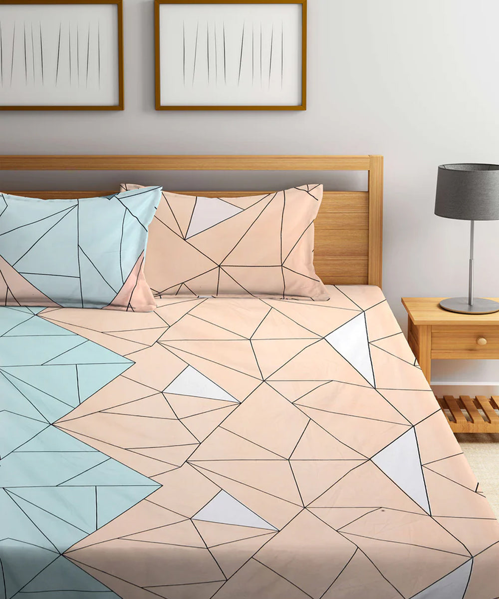 Multi Color Geometric King Fitted Bedsheet With 2 Pillow Covers