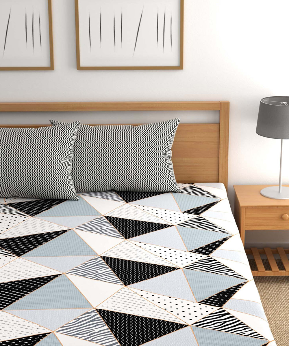 Black & White King Size Bedsheet With 2 Pillow Covers