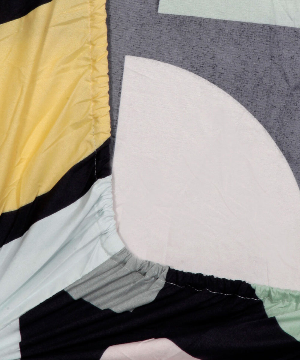 Geometrical King Fitted Bedsheet With 2 Pillow Covers