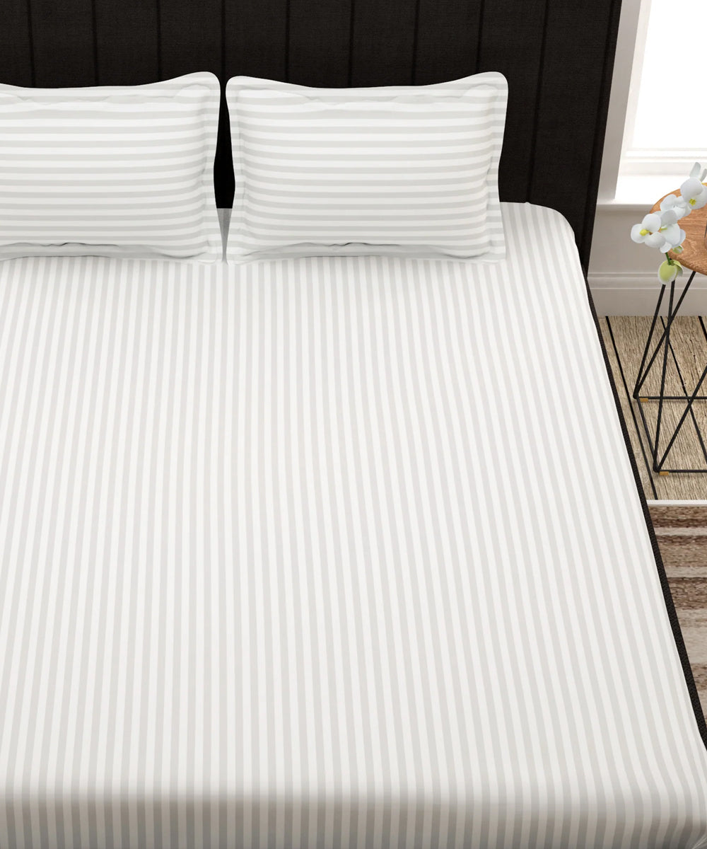 White King fitted Bedsheet With 2 Pillow Covers