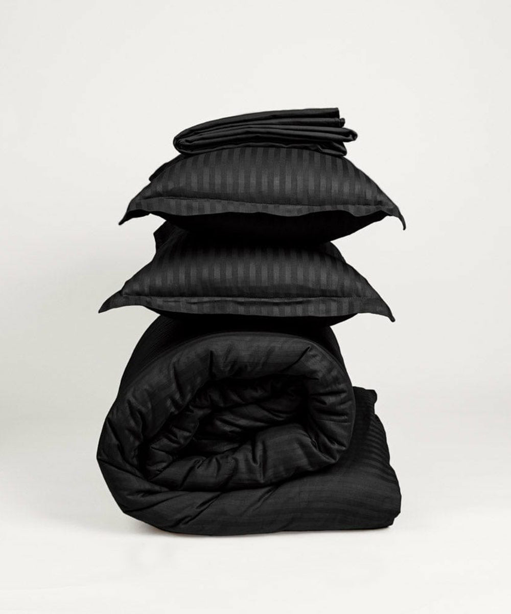 Black Comforter Set with Bedsheet & Pillow Covers