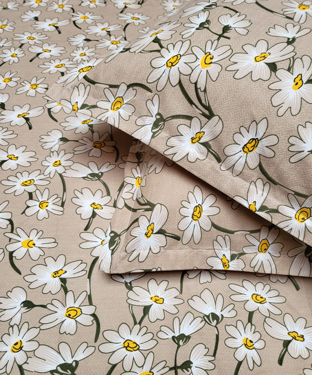 Daisy Charm Queen Fitted Bedsheet With 2 Pillow Covers