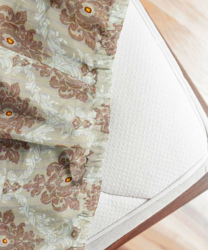 Whispering Elegance  Queen Fitted Bedsheet With 2 Pillow Covers